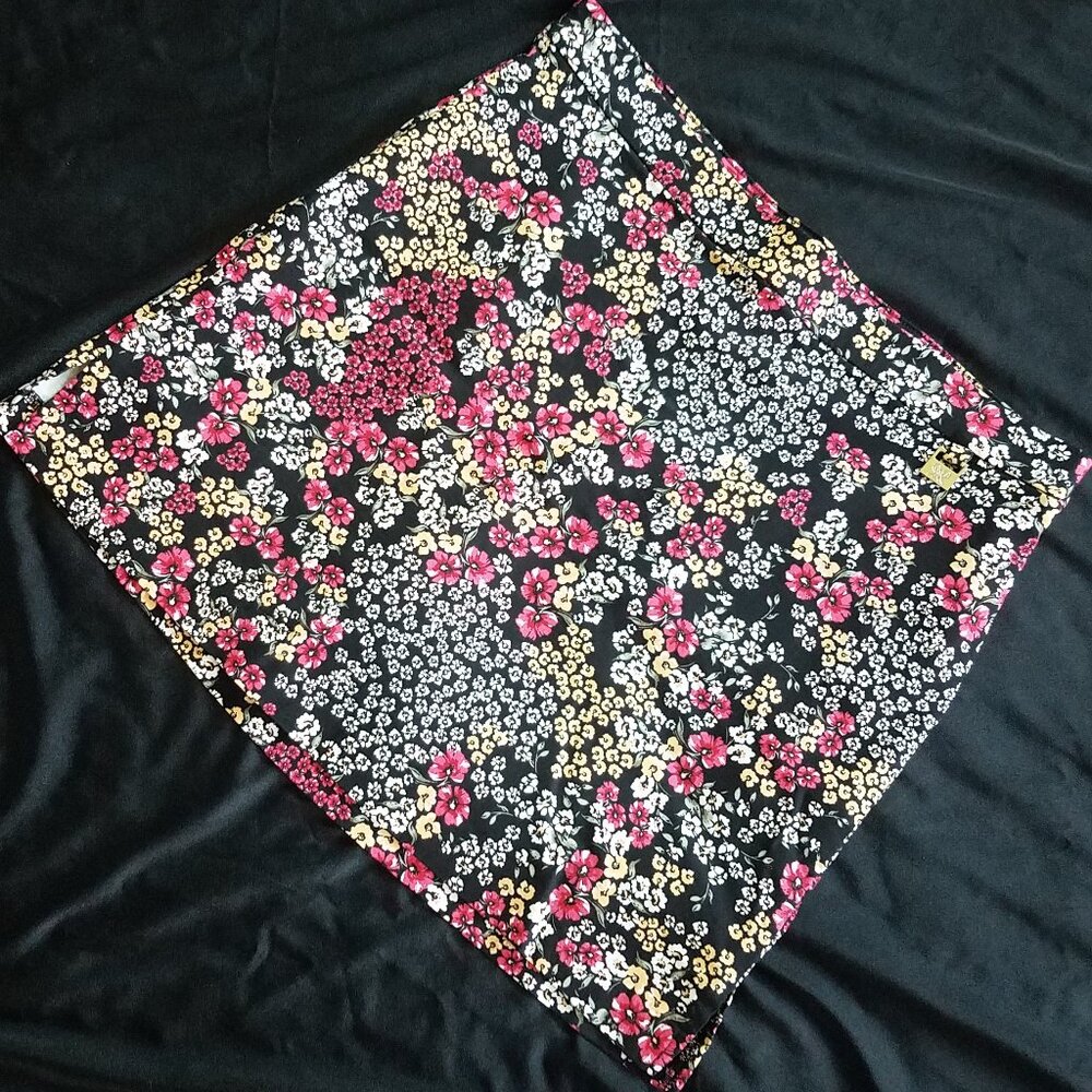 RAFAELLA- Floral skirt- skort~ Built in shorts SIZE MEDIUM